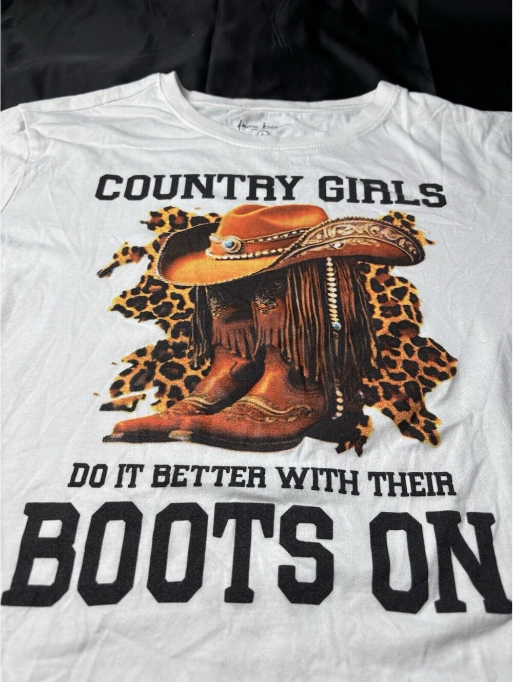 Free Kisses Women's White Graphic T-Shirt Country Girls Size